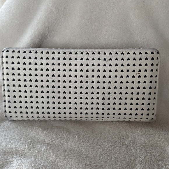 Betsey Johnson Black Heart Wallet with Gold and black Bow - Picture 3 of 6